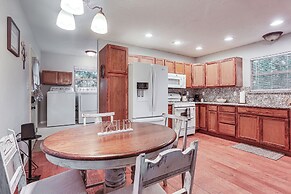 Cabin w/ Hot Tub in Valley View: Pets Welcome!