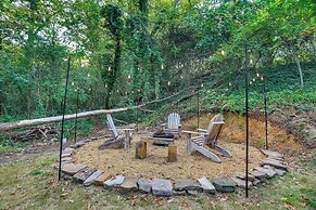 6 Mi to Downtown: Apt w/ Fire Pit in Chattanooga!