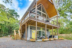 6 Mi to Downtown: Apt w/ Fire Pit in Chattanooga!