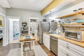 6 Mi to Downtown: Apt w/ Fire Pit in Chattanooga!