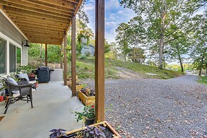 6 Mi to Downtown: Apt w/ Fire Pit in Chattanooga!