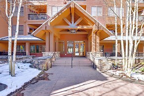 Walk to Lifts: Dillon Ski Condo in Keystone Resort