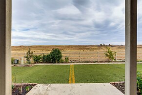 4 Mi to Gaylord Rockies: Modern Aurora Apartment