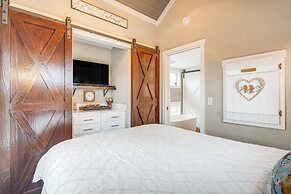 Tiny Home in Flat Rock: Easy Access to I-26!