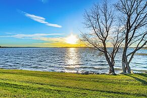 Lakefront Gem: Grills & Fire Pit in Dent