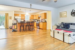 Near Skiing: Serene Harrison Retreat w/ Fire Pit