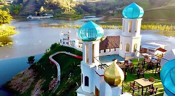 Hotel y Termales Castillo del Lago