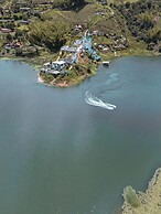 Hotel y Termales Castillo del Lago