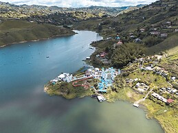 Hotel y Termales Castillo del Lago