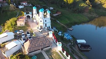 Hotel y Termales Castillo del Lago