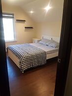 Room in Guest Room - Queen Room 2 Brampton Toronto Canada