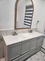 Room in Guest Room - Queen Room 2 Brampton Toronto Canada