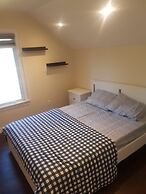 Room in Guest Room - Queen Room 2 Brampton Toronto Canada