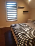 Room in Guest Room - Queen Room 2 Brampton Toronto Canada