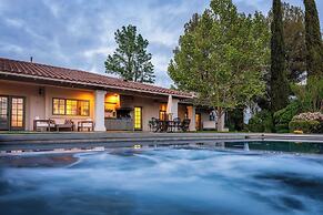 Wellsona Vineyard Retreat + Pool, Hot Tub, Views Main Home + Guest Hom