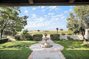 Wellsona Vineyard Retreat + Pool, Hot Tub, Views Main Home + Guest Hom