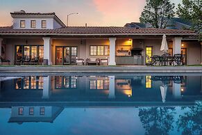 Wellsona Vineyard Retreat + Pool, Hot Tub, Views Main Home + Guest Hom