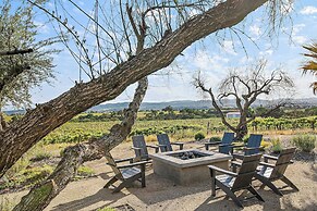Wellsona Vineyard Retreat + Pool, Hot Tub, Views Main Home + Guest Hom