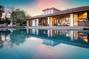 Wellsona Vineyard Retreat + Pool, Hot Tub, Views Main Home + Guest Hom