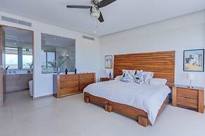 Península Beachfront Residences