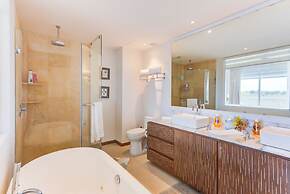 Península Beachfront Residences