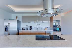 Península Beachfront Residences