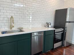 Cottage Street Downtown New Apartment
