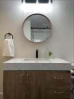 Cottage Street Downtown New Apartment