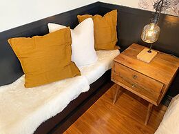 Cottage Street Downtown New Apartment