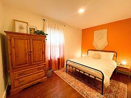 Cottage Street Downtown New Apartment