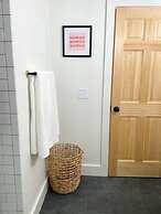 Cottage Street Downtown New Apartment