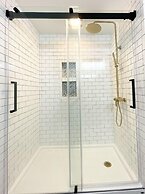 Cottage Street Downtown New Apartment