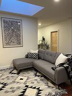 Cottage Street Downtown New Apartment