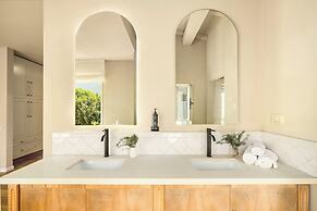 The Stone-age Palace by Sea N' Rent