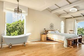 The Stone-age Palace by Sea N' Rent