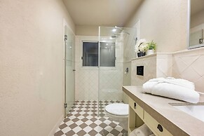 The Stone-age Palace by Sea N' Rent