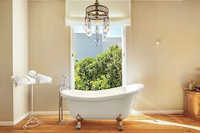 The Stone-age Palace by Sea N' Rent