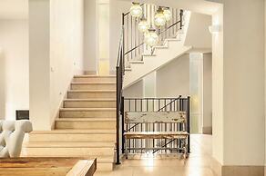 The Stone-age Palace by Sea N' Rent