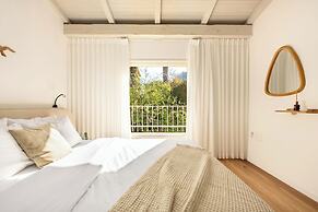 The Stone-age Palace by Sea N' Rent