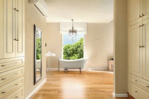 The Stone-age Palace by Sea N' Rent