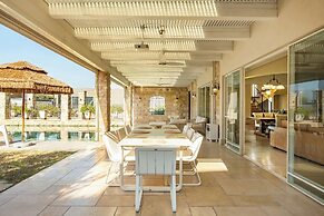 The Stone-age Palace by Sea N' Rent