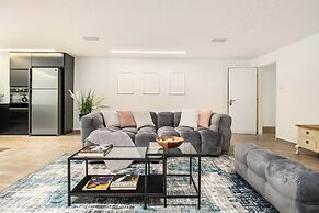 The Stone-age Palace by Sea N' Rent