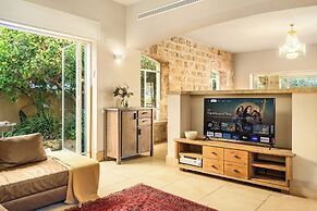 The Stone-age Palace by Sea N' Rent