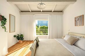 The Stone-age Palace by Sea N' Rent