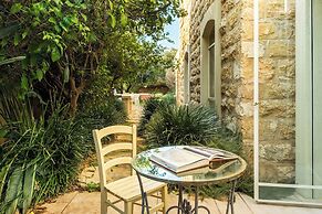 The Stone-age Palace by Sea N' Rent