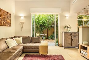 The Stone-age Palace by Sea N' Rent