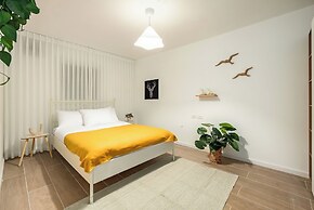 The Stone-age Palace by Sea N' Rent