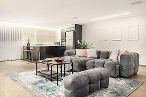 The Stone-age Palace by Sea N' Rent