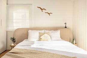 The Stone-age Palace by Sea N' Rent