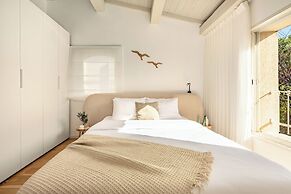 The Stone-age Palace by Sea N' Rent